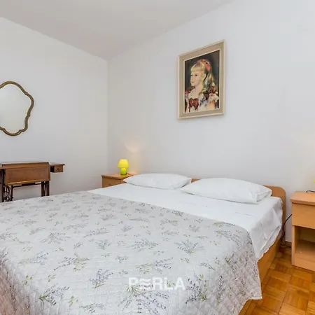 Apartment Sophie With Garden Near And Beautiful Pula