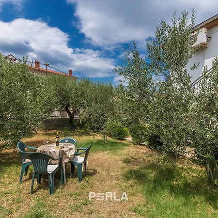 Apartment Sophie With Garden Near And Beautiful Pula